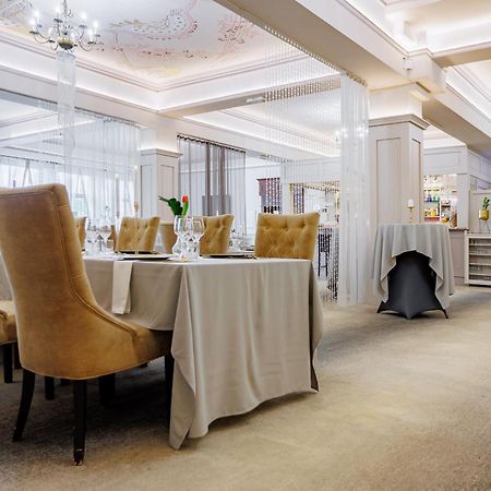 Hotel Cristal Park Dąbrowa Tarnowska Kültér fotó