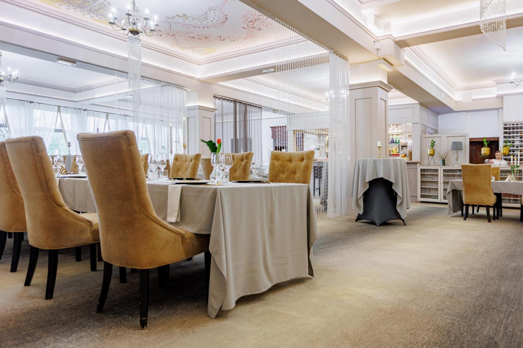 Hotel Cristal Park Dąbrowa Tarnowska Kültér fotó