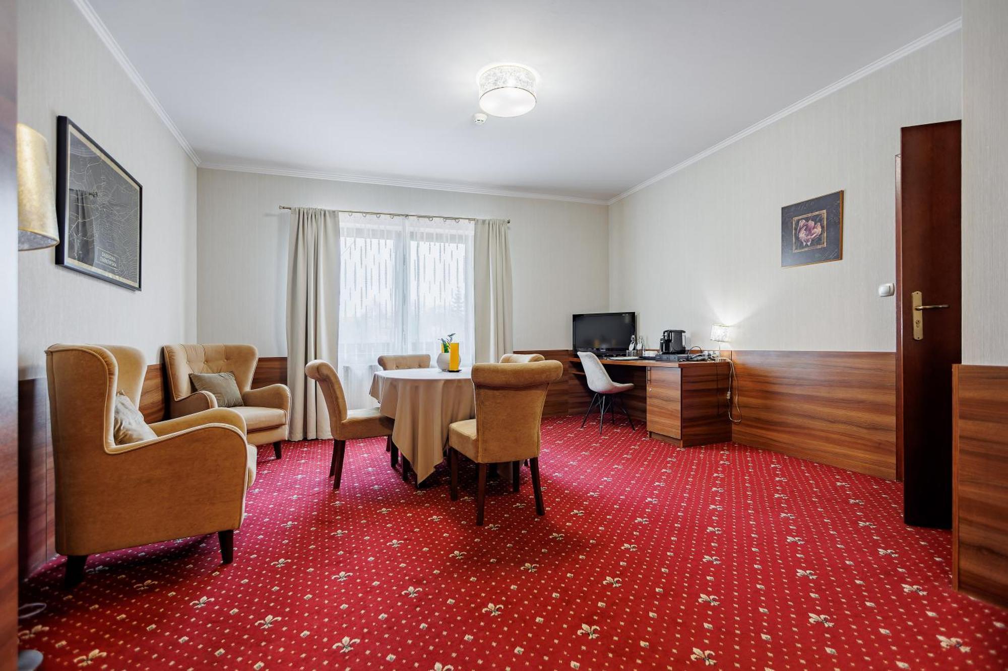 Hotel Cristal Park Dąbrowa Tarnowska Kültér fotó