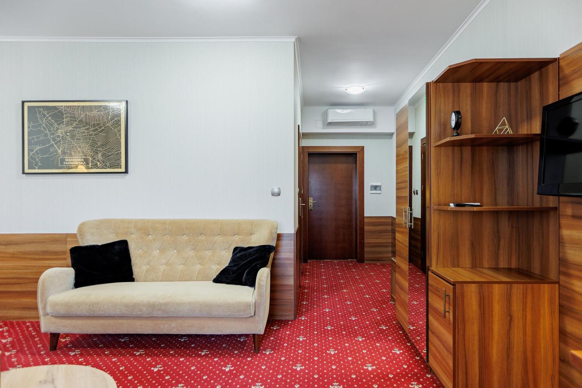Hotel Cristal Park Dąbrowa Tarnowska Kültér fotó
