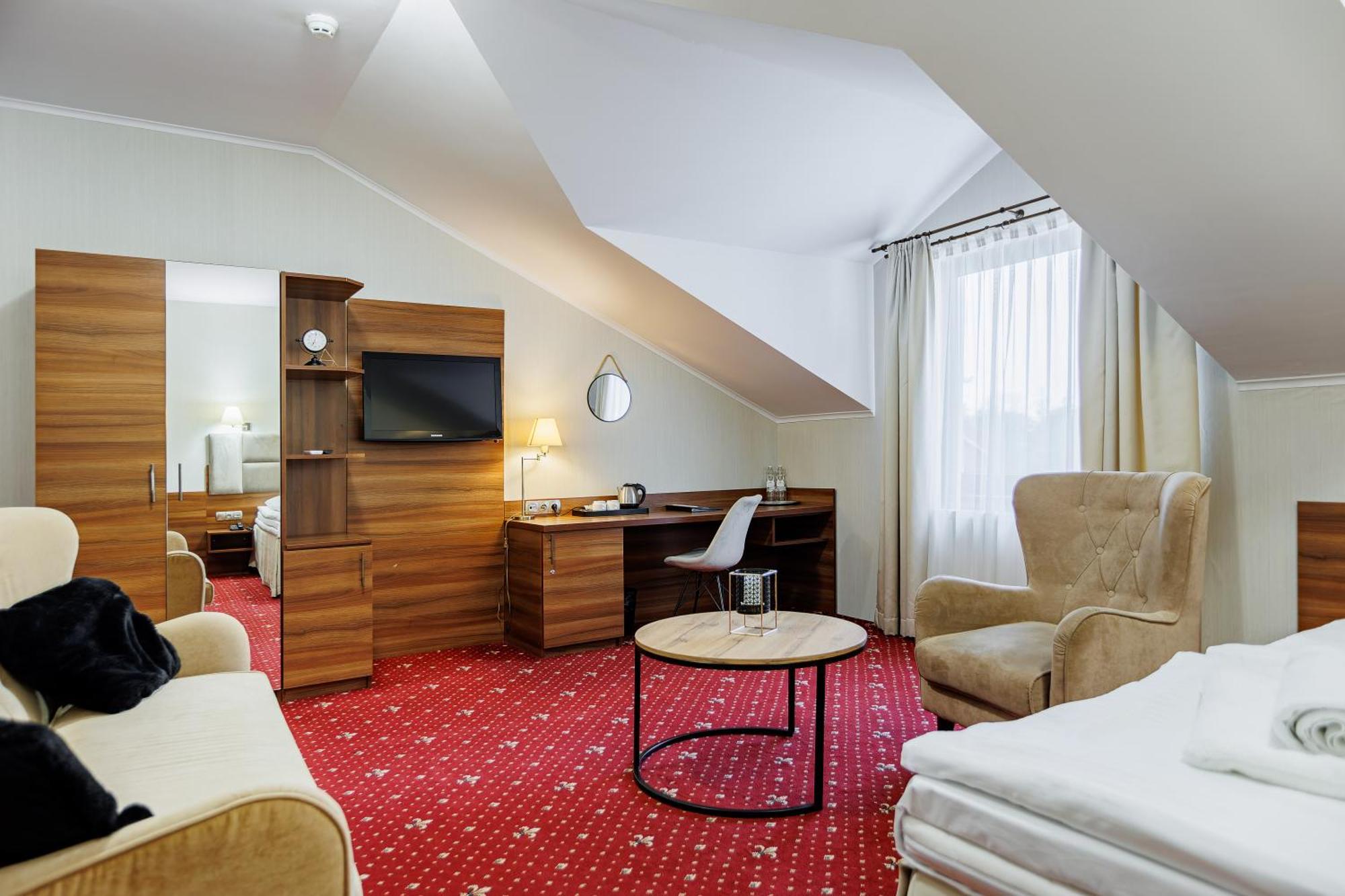 Hotel Cristal Park Dąbrowa Tarnowska Kültér fotó