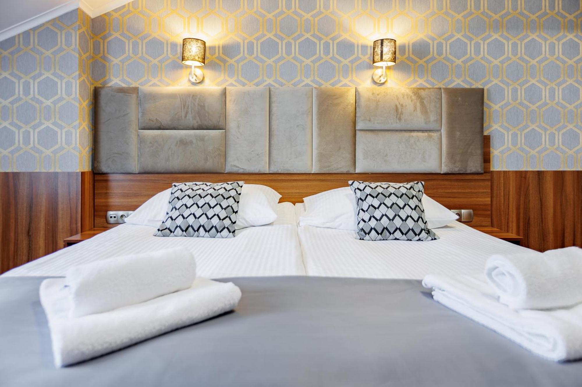 Hotel Cristal Park Dąbrowa Tarnowska Kültér fotó