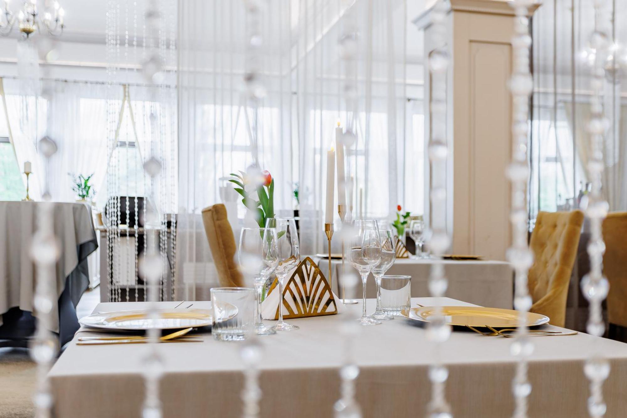 Hotel Cristal Park Dąbrowa Tarnowska Kültér fotó