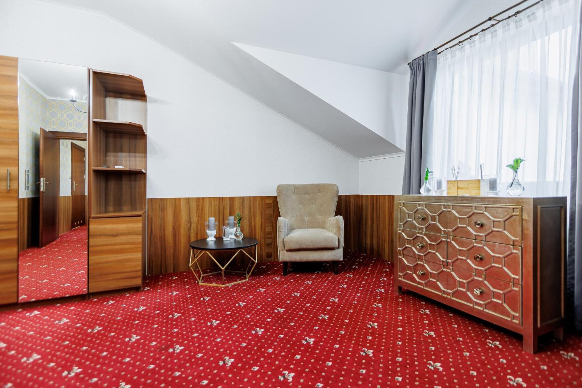 Hotel Cristal Park Dąbrowa Tarnowska Kültér fotó