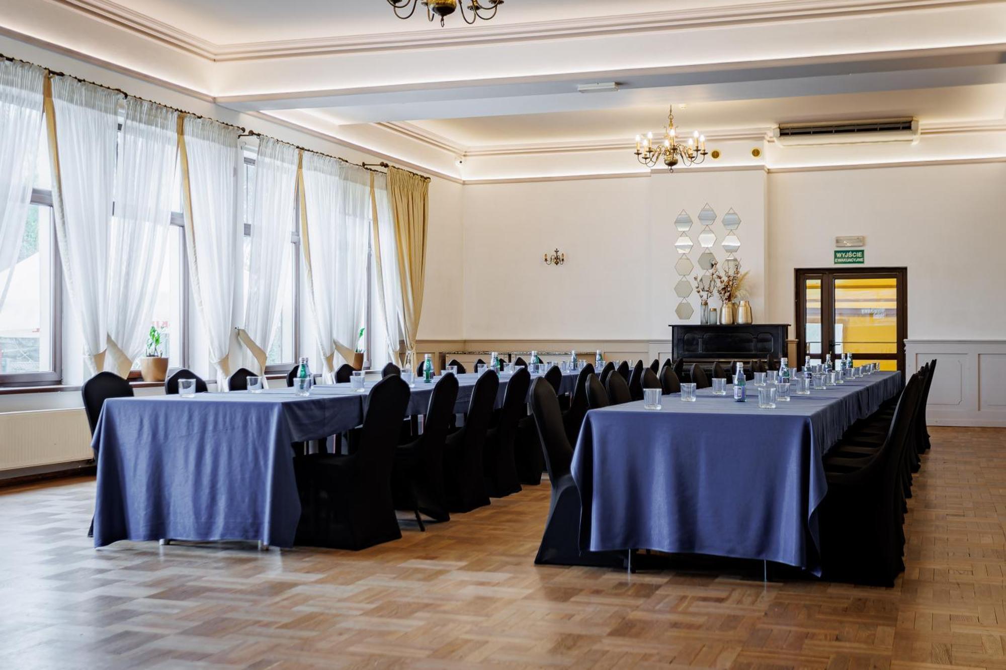 Hotel Cristal Park Dąbrowa Tarnowska Kültér fotó