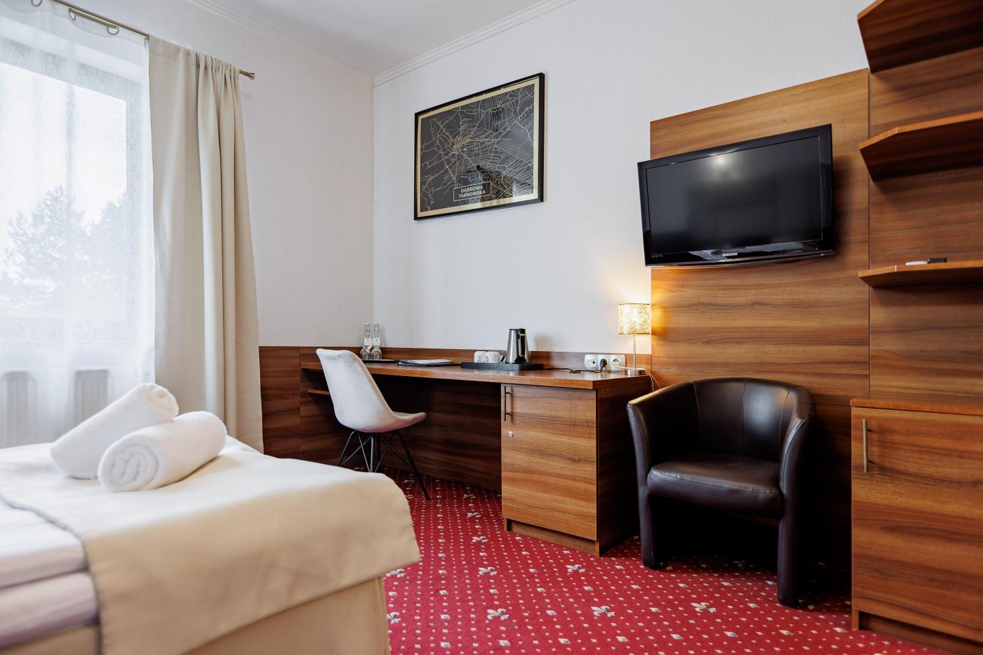 Hotel Cristal Park Dąbrowa Tarnowska Kültér fotó