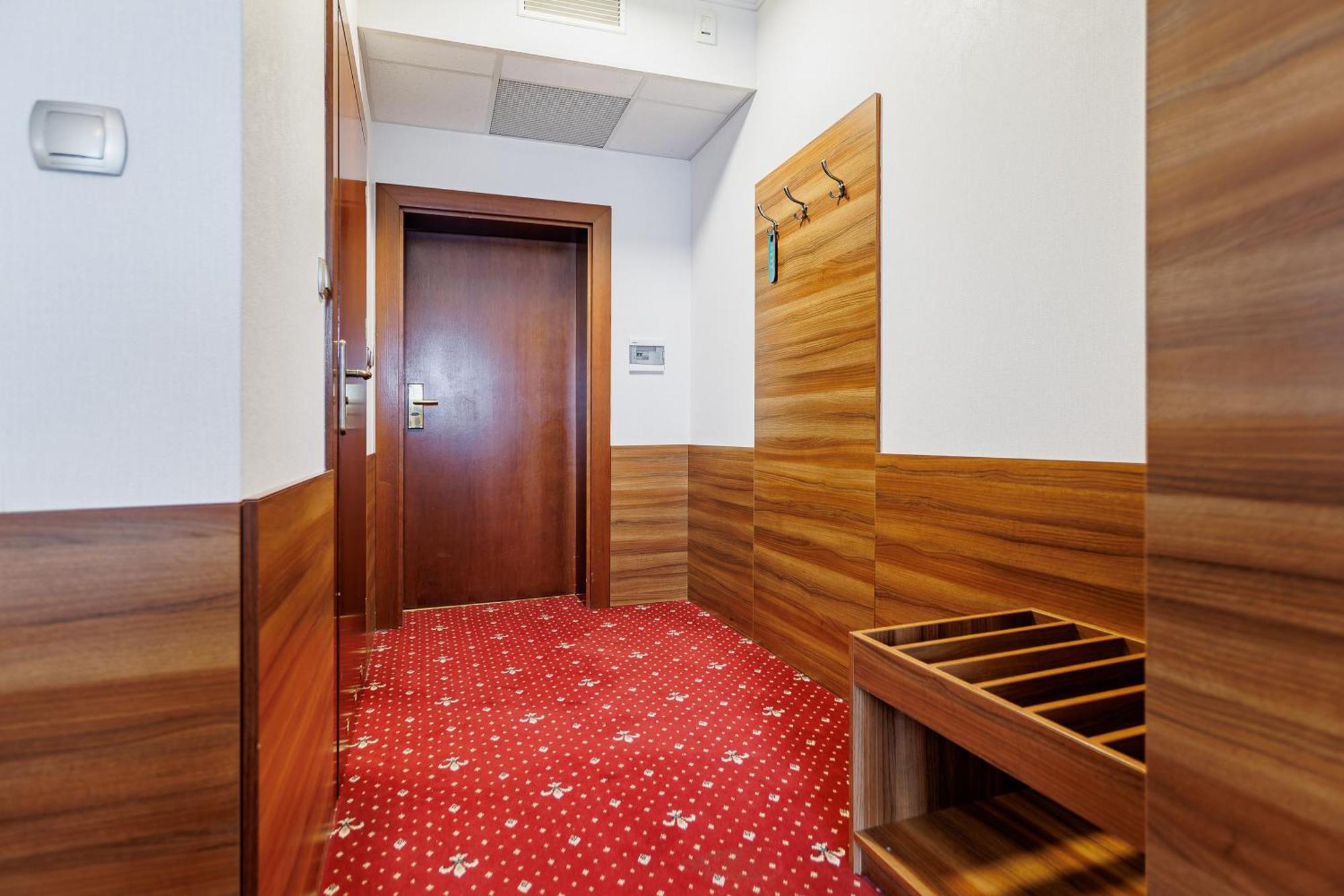 Hotel Cristal Park Dąbrowa Tarnowska Kültér fotó