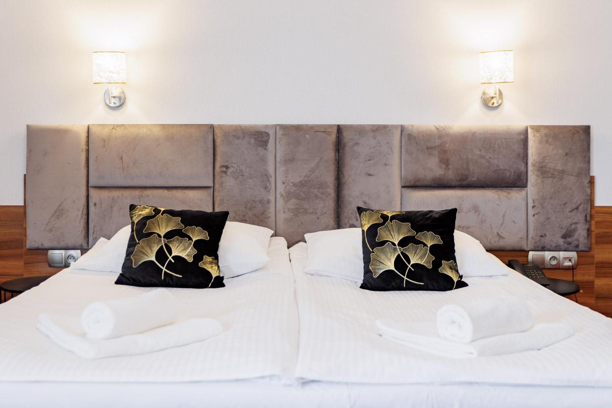 Hotel Cristal Park Dąbrowa Tarnowska Kültér fotó