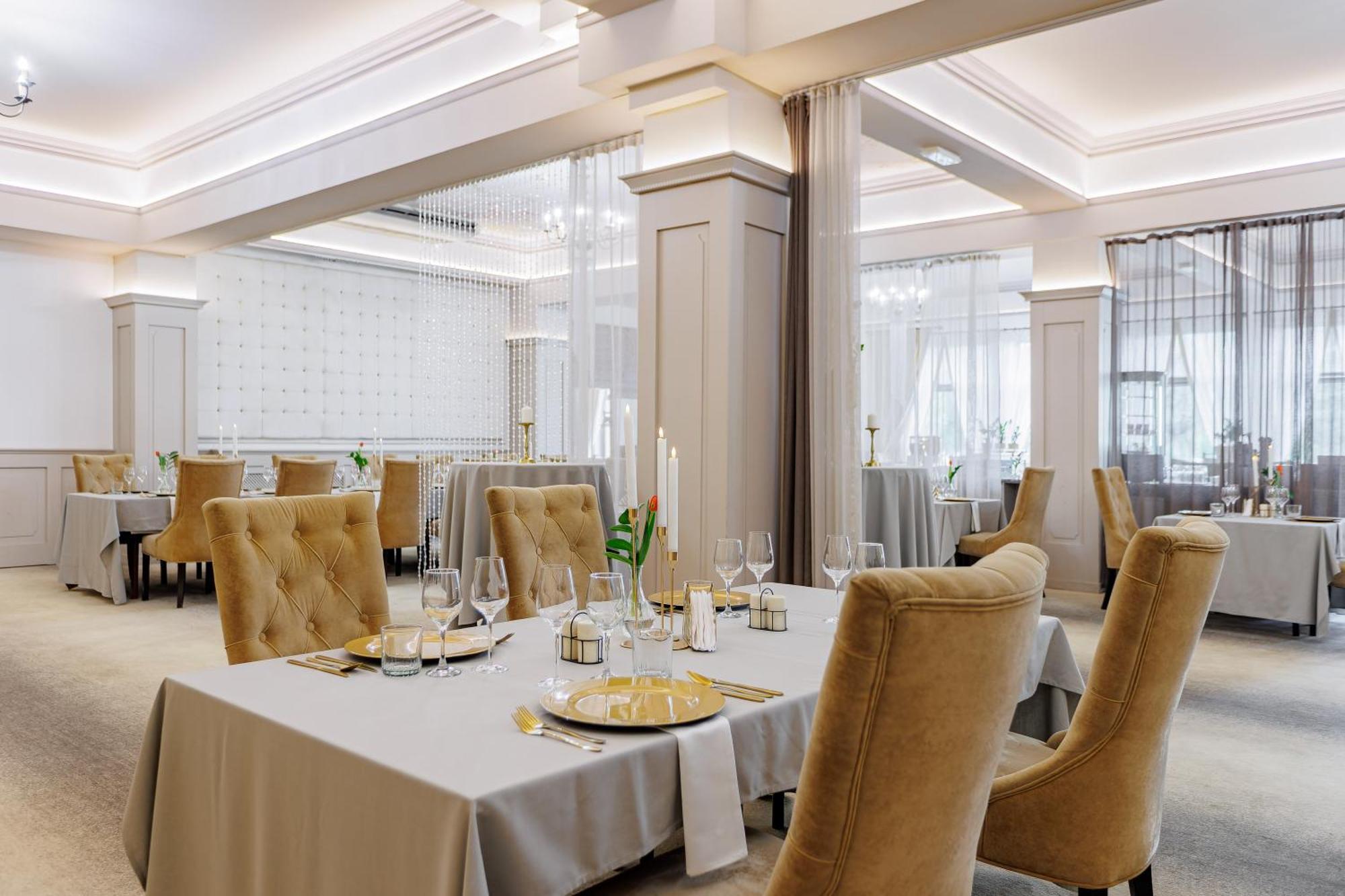 Hotel Cristal Park Dąbrowa Tarnowska Kültér fotó
