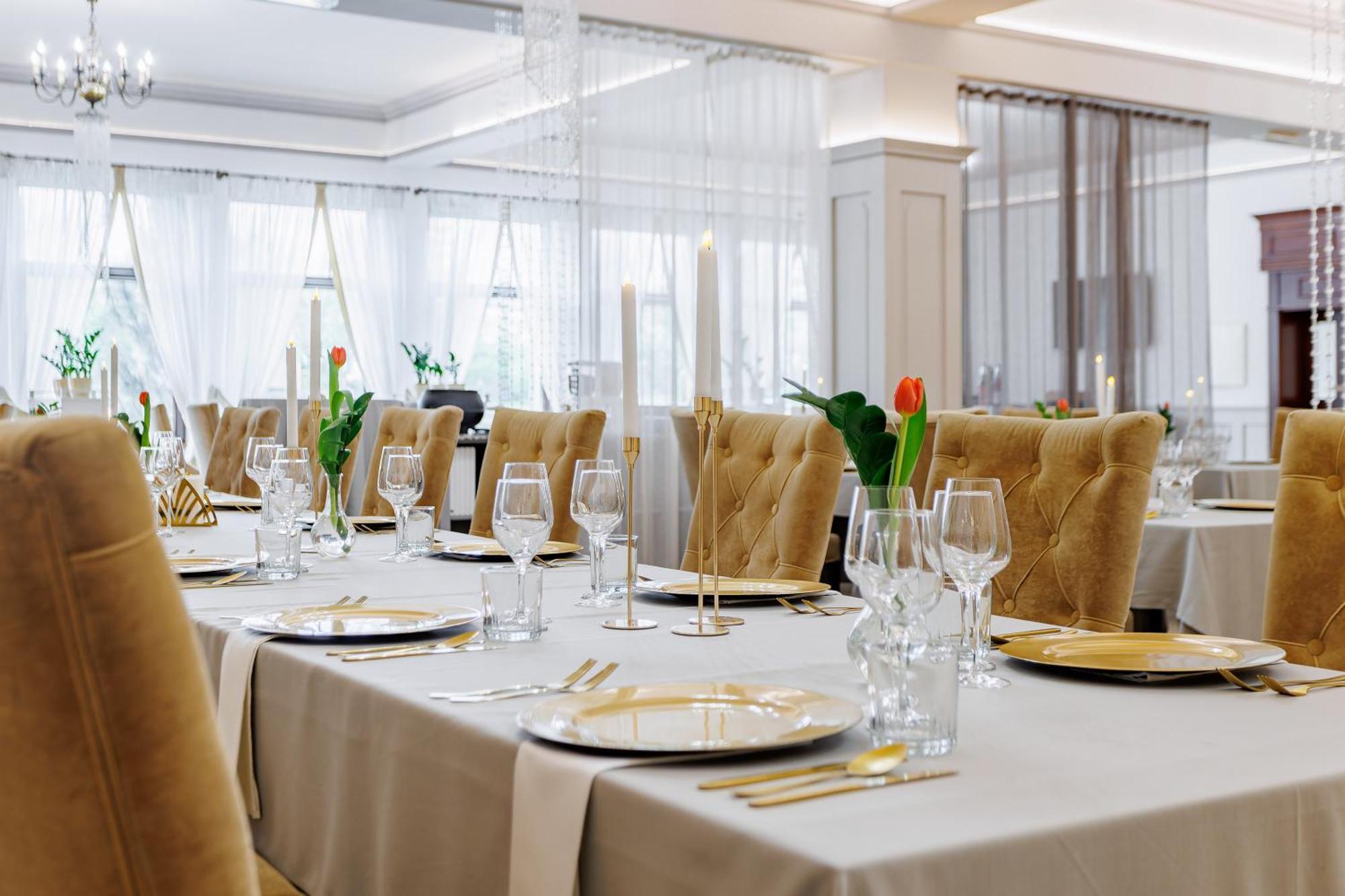 Hotel Cristal Park Dąbrowa Tarnowska Kültér fotó