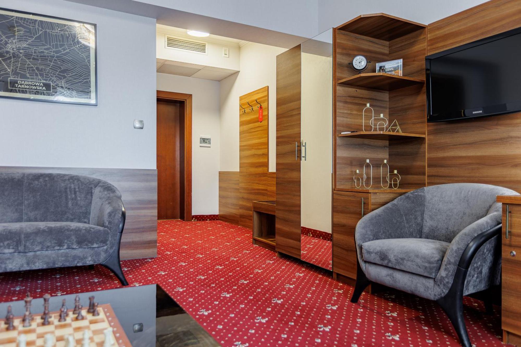 Hotel Cristal Park Dąbrowa Tarnowska Kültér fotó