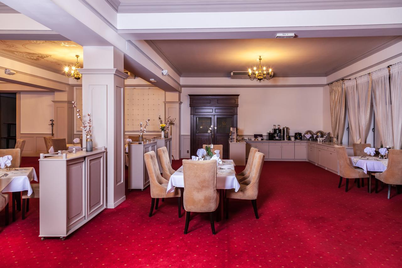 Hotel Cristal Park Dąbrowa Tarnowska Kültér fotó