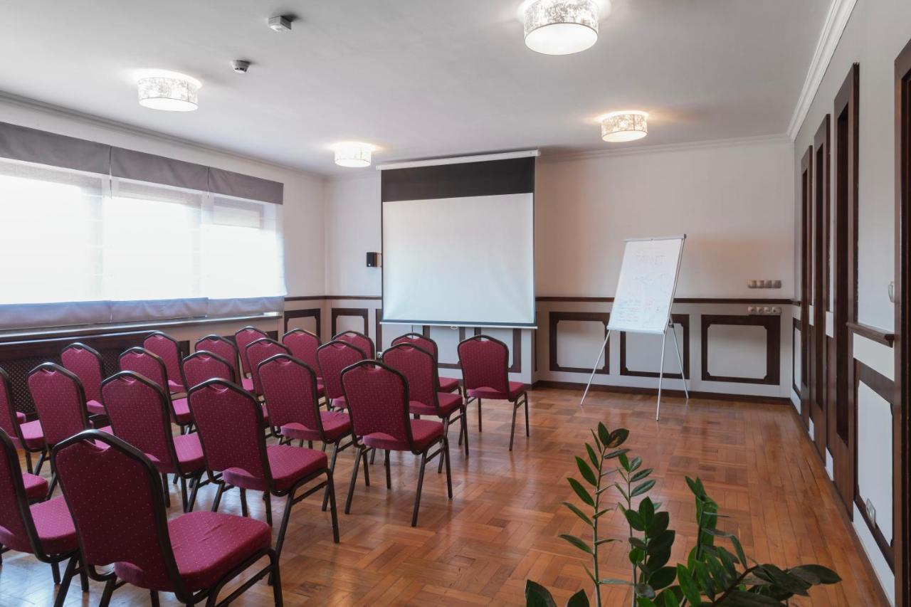 Hotel Cristal Park Dąbrowa Tarnowska Kültér fotó