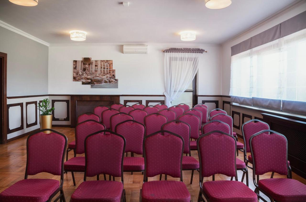 Hotel Cristal Park Dąbrowa Tarnowska Kültér fotó